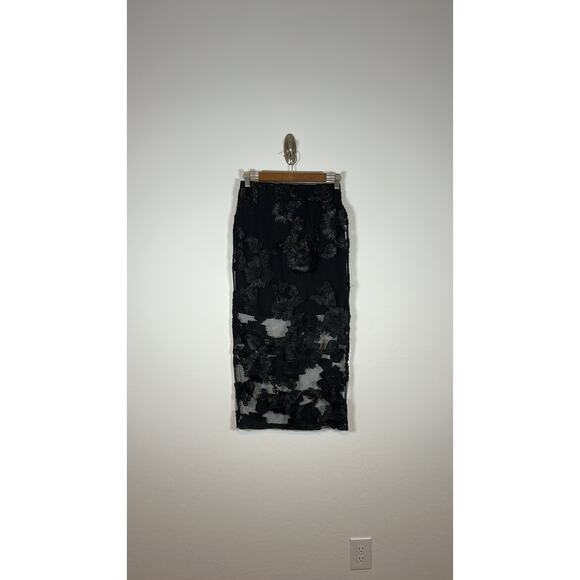 CAMILA COELHO Pull On Set Embroidered Floral Black Top And Maxi Skirt Sz XS NWT - Picture 6 of 10